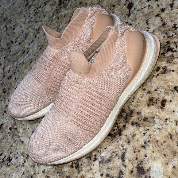 Adidas UltraBoost Laceless - Picture 2 of 9